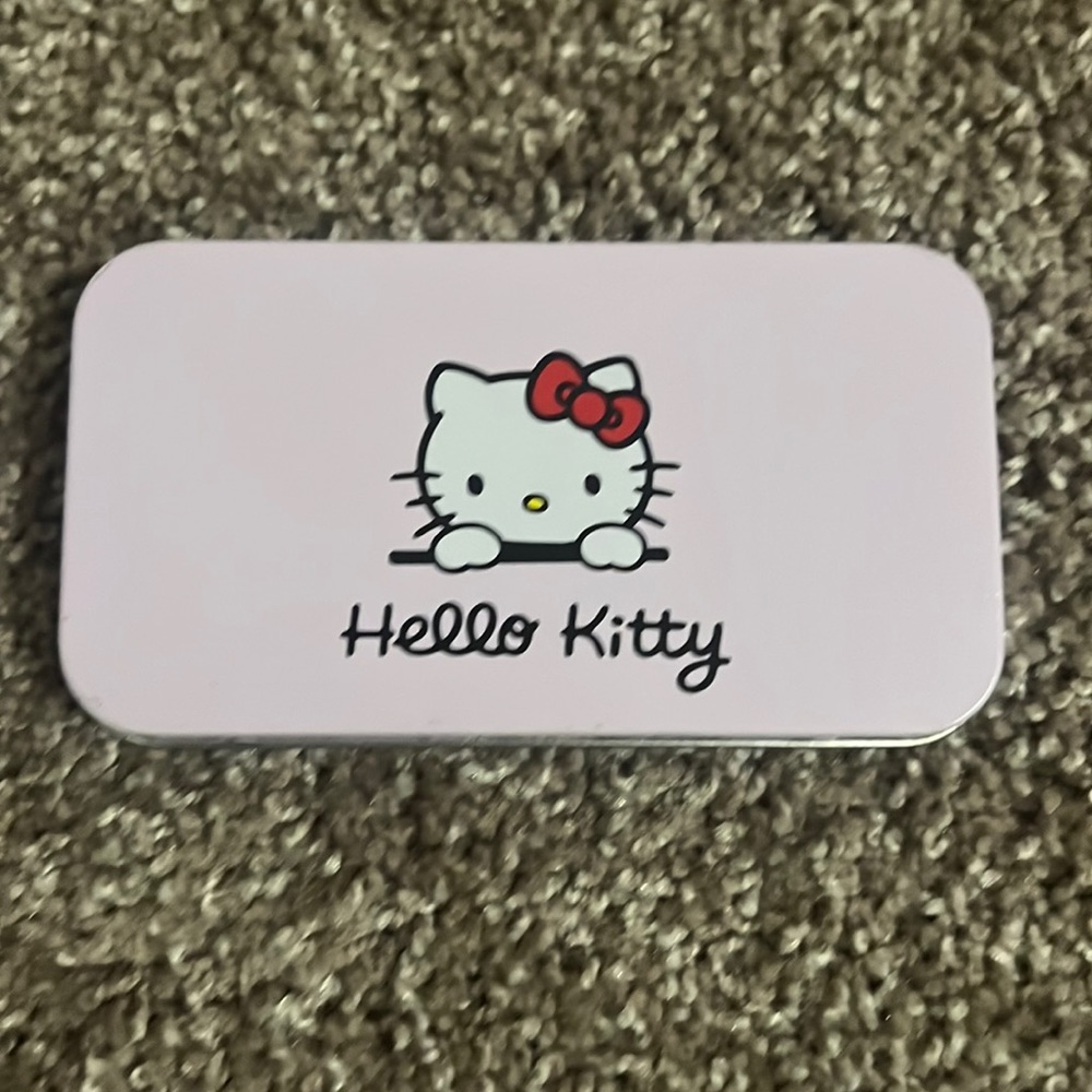 Hello kitty makeup mini brush kit